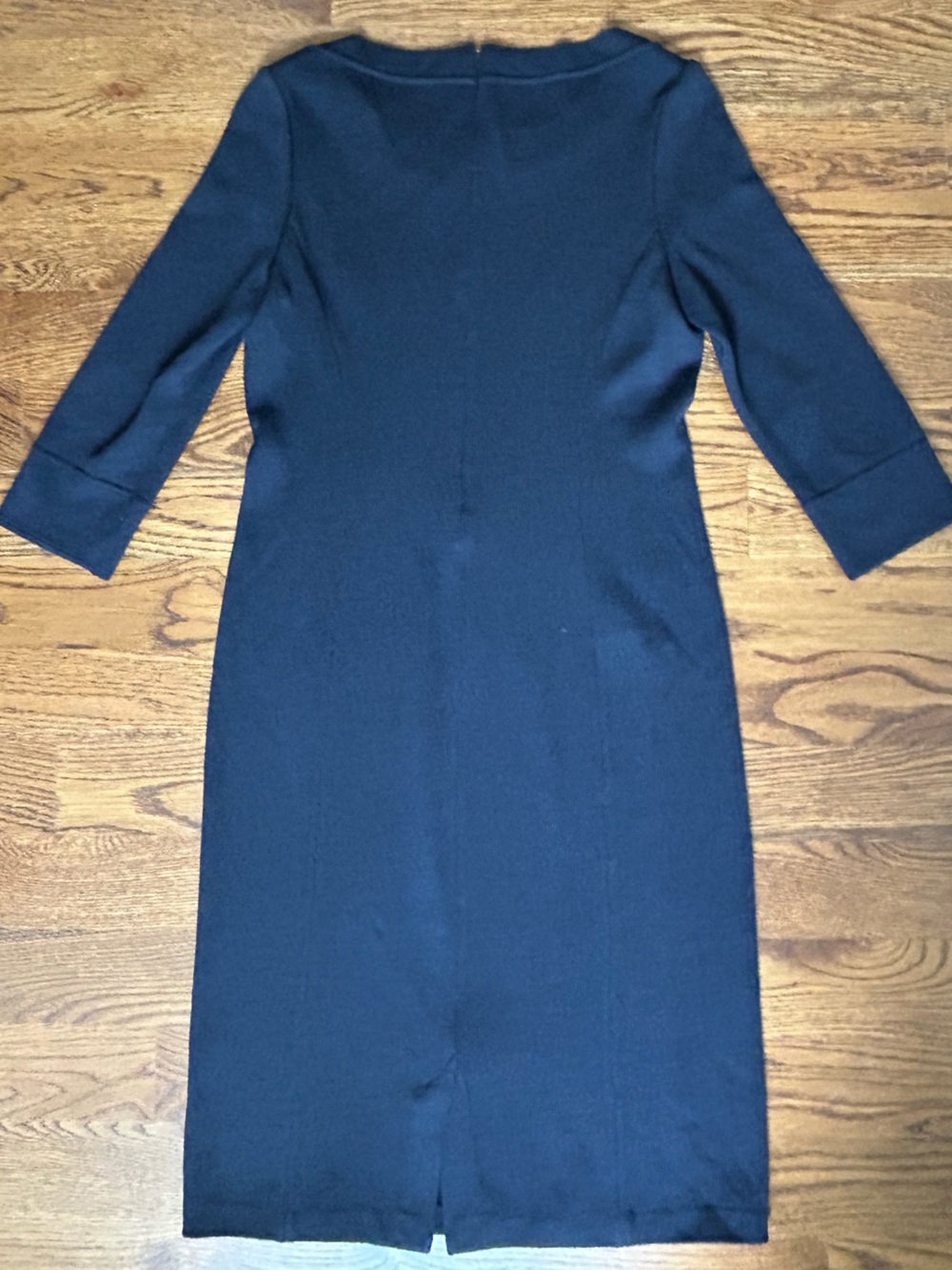 ST. JOHN Collection Scoop Neck Sheath Dress Size 6 Caviar Black Santana Knit USA - Picture 2 of 6